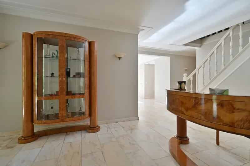 Exclusieve Villa met Parktuin en Zwembad te Koop