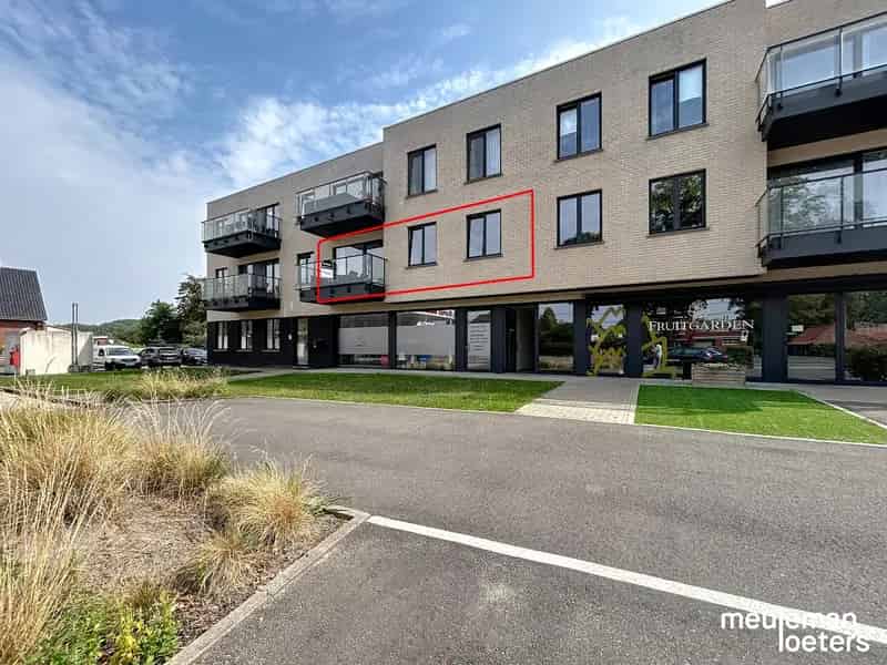 Lichtrijk Appartement te Koop met Terras en Autostaanplaats