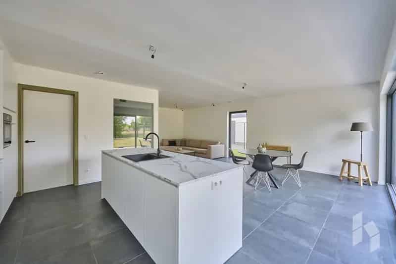Moderne BEN woning te huur 3 slaapkamers 980m²