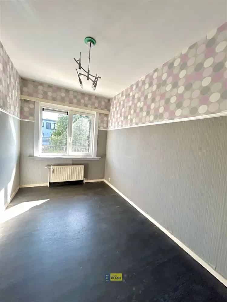 Appartement te koop Hoevenen: Lichtrijk appartement met garage
