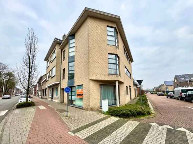 Te koop gelijkvloers appartement in Hemiksem met ruime indeling