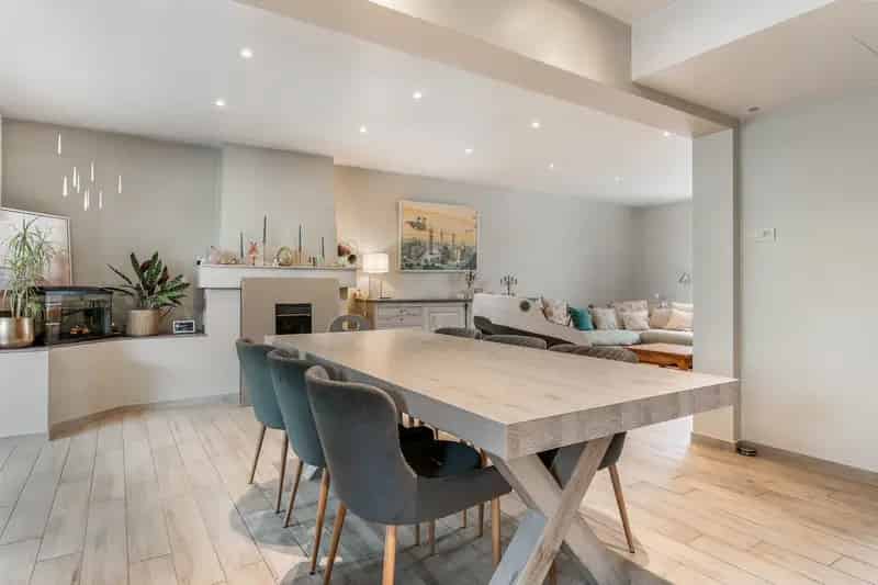 Huis te huur Vroenhoven: Instapklare woning met werkplaats en zwembad