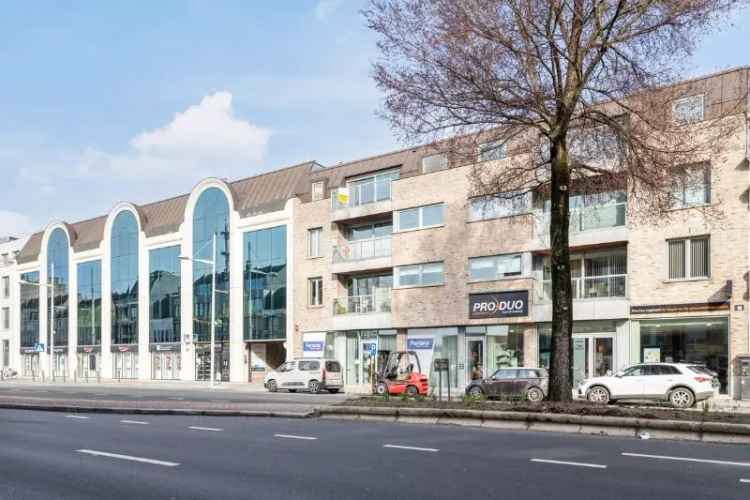 Handelsruimte van 490m² met parking op een TOPlocatie in centrum Eeklo!