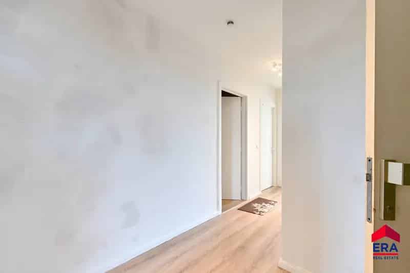 Te renoveren 2-slaapkamer appartement met terras