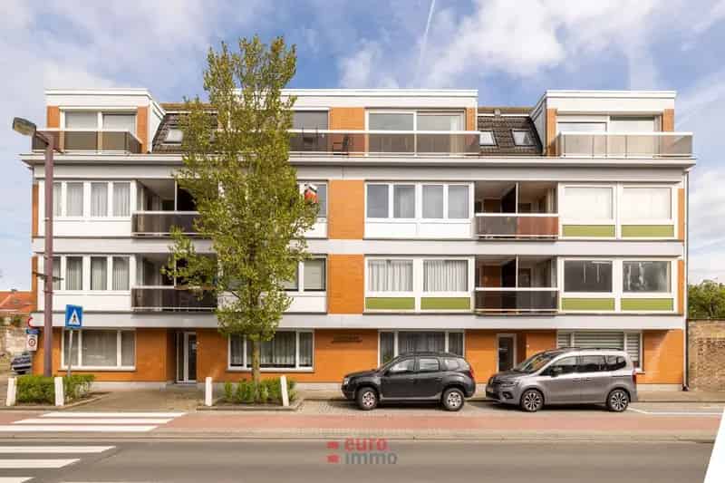 Garage te Nieuwpoort-stad: Centraal gelegen langs drukke invalsweg