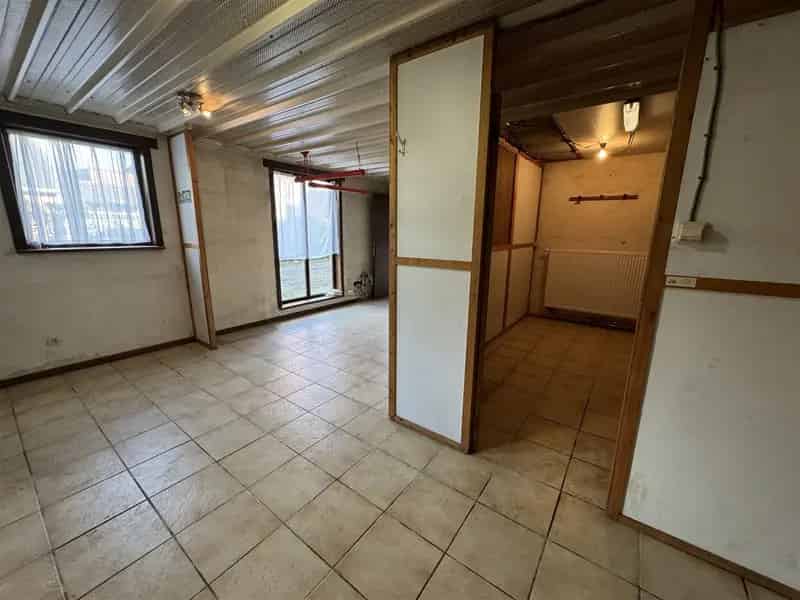 Twee Woningen Te Koop met Stallingen Magazijnen en Bouwland