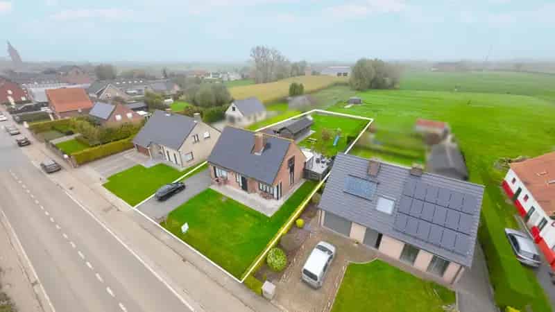 Huis te huur Roesbrugge: Villa 4 slpk 2 garages grote tuin