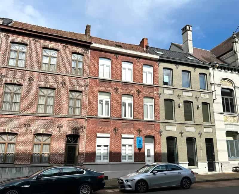Grote Burgerwoning 4 Slaapkamers Centrum Ronse