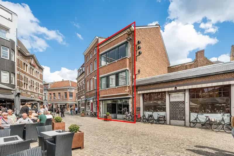 Handelshuis op commerciële topligging aan de Grote Markt