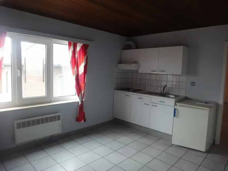 Appartement te Huur Lanaken: Studio met Extra Slaapkamer