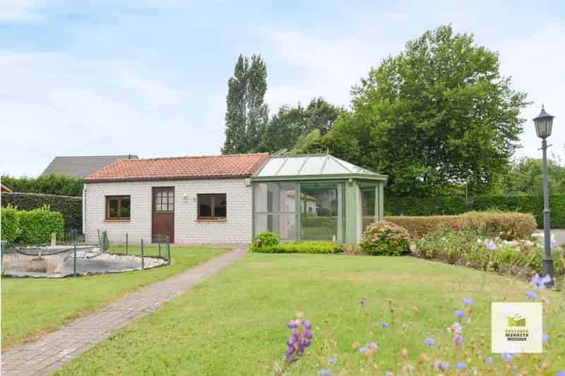 Huis te huur Wingene: 2 slaapkamers, garage, tuin en bouwgrond