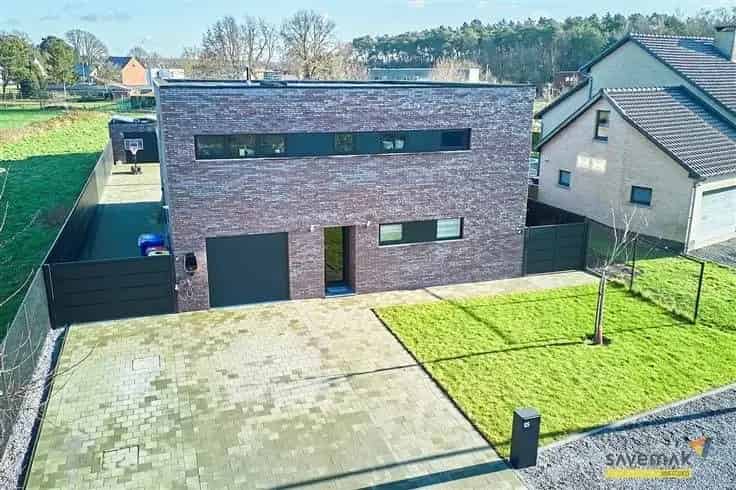 Ruime Kangoeroewoning te Koop - 4 slaapkamers, 2 badkamers, 20 zonnepanelen