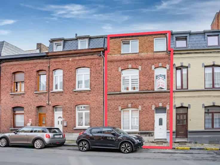 Huis te Koop Namur - Ruime woning met 5 slaapkamers en 2 badkamers