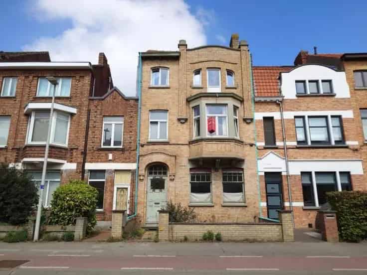 Huis Te Koop: 5 Slaapkamers, Tuin & Garage