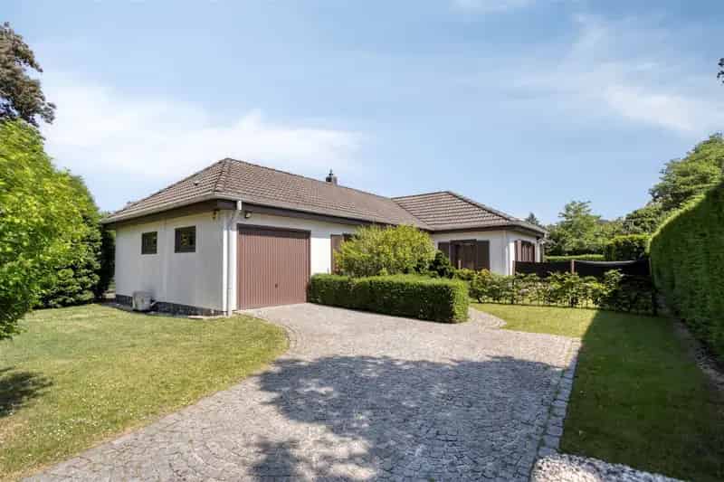 Laagbouwvilla 3 slaapkamers 2 garages grote tuin Hingene