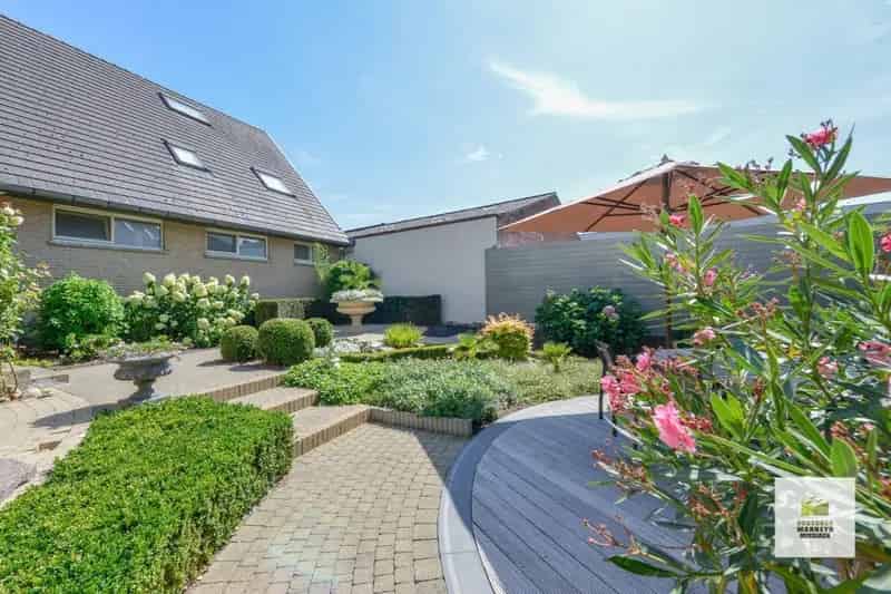 Huis te huur Zwevezele: 5 slaapkamers, praktijk & garage
