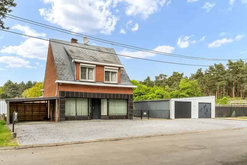 Huis te huur: Ruime woning 1734m² met dubbele garage en tuin