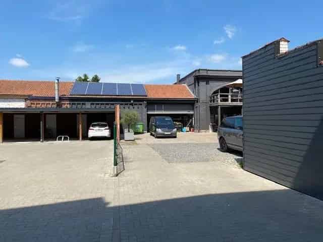 Handelspand met Luxe Appartement te Koop