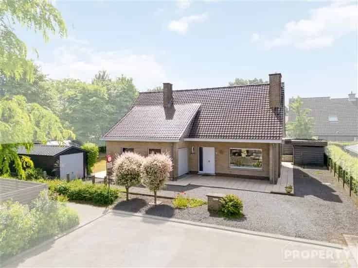 Villa Te Koop Moorsele: 4 slaapkamers, 2 badkamers, garage