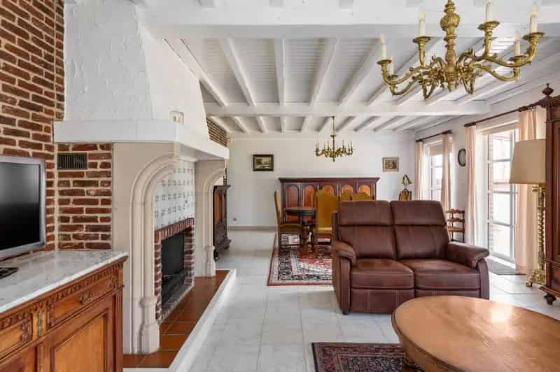 Huis te koop te Lier met renovatiepotentieel