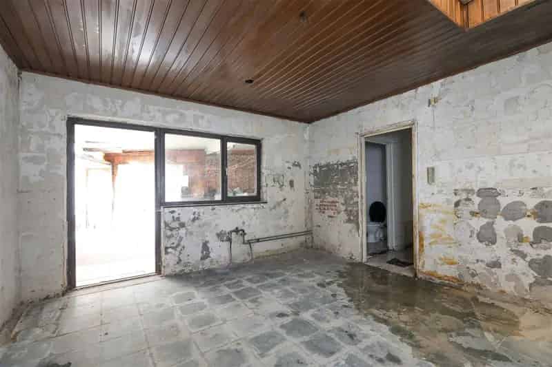 Huis te koop Te renoveren woning met 6 slaapkamers