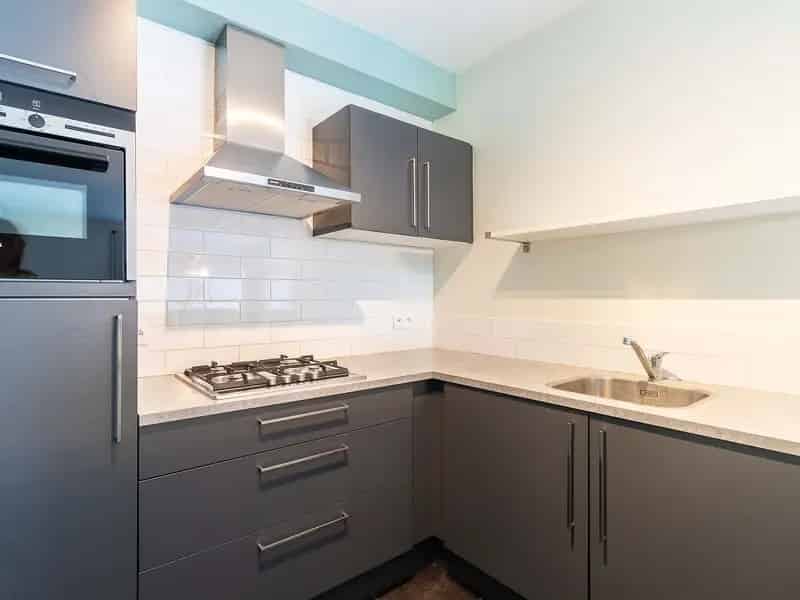 Appartement te koop: Instapklaar met terras en autostaanplaats