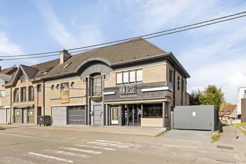 Handelshuis met Woning te Dilbeek Nabij Station