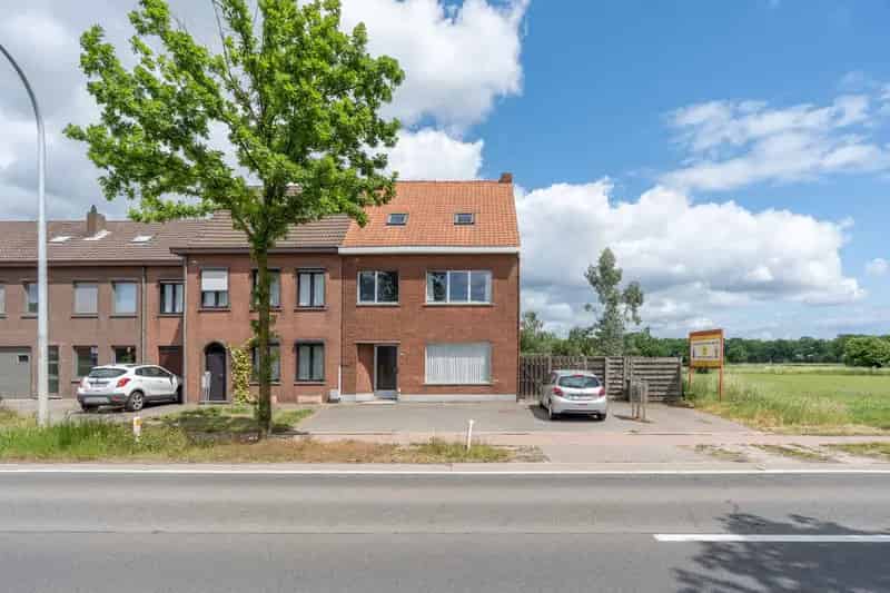 Woning met twee appartementen 985m²