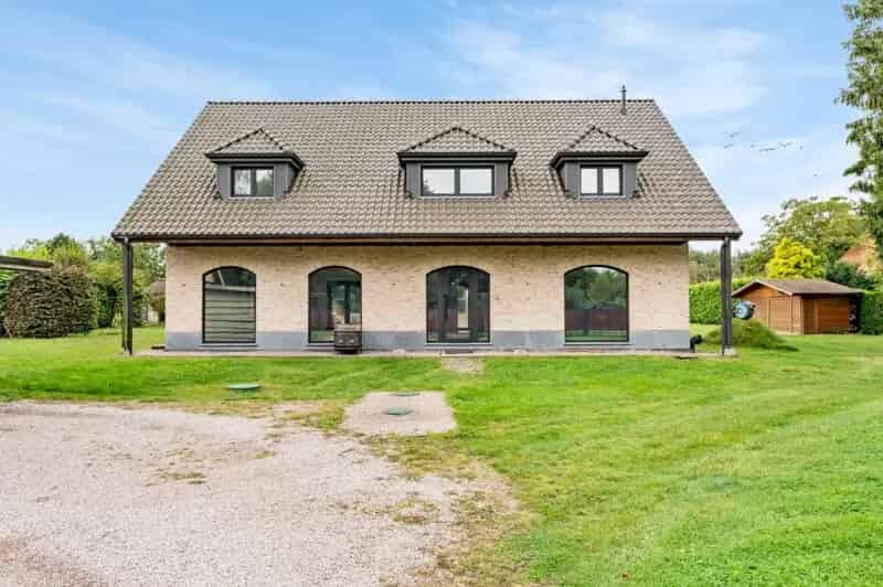 Villa te Zoersel: 5 slaapkamers, 2 badkamers, gerenoveerd
