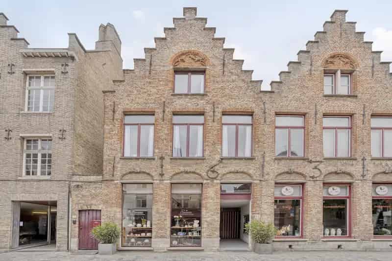 Huis te koop Brugge: Ruime Handelswoning met Appartement