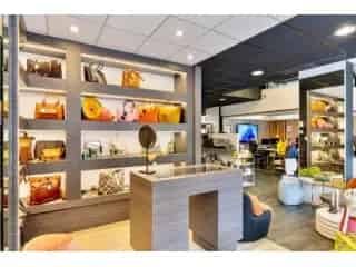 Kantoor te koop Halle Centrum 530m² showroom 14 park