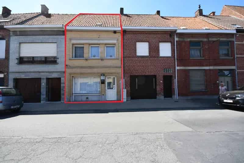 Ruime gezinswoning met 4 slaapkamers te Izegem