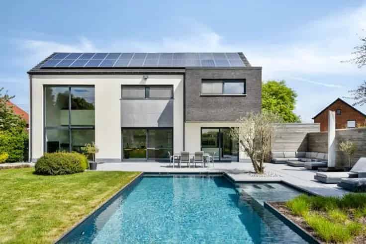 Villa te Koop te Hoeleden: Rustige woning met tuin en zwembad