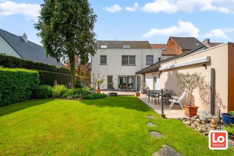 VERKOCHT! Prachtig onderhouden woning met 4 slpks op een terrein van 913m²