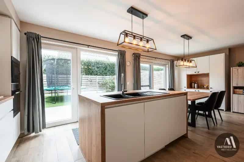 Woning met 4 slaapkamers te Sint-Laureins