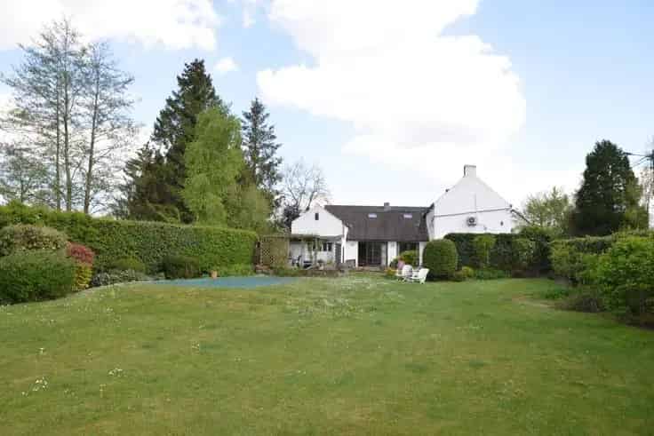 Landhuis Te Koop: Charmante woning met tuin, zwembad en garage