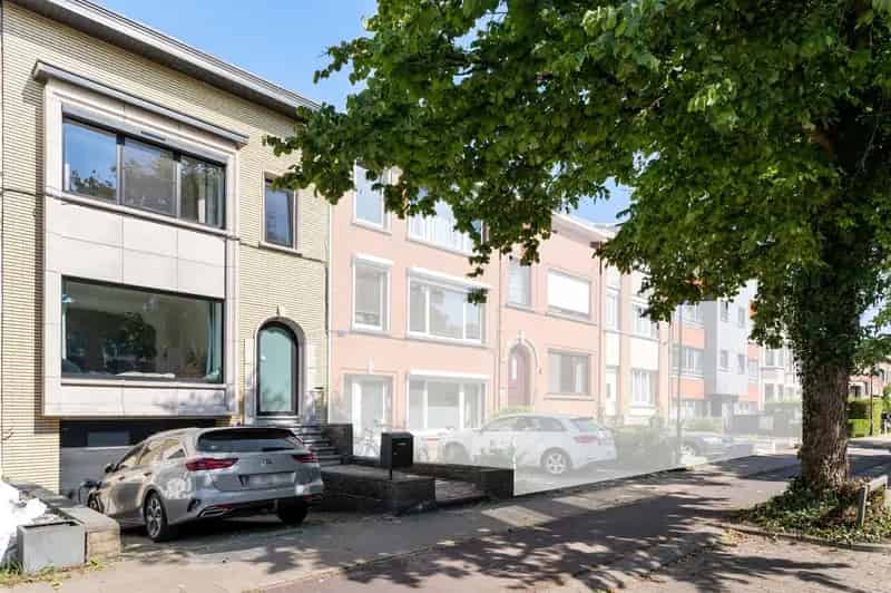 Gerenoveerde, karaktervolle burgerwoning in Deurne-zuid!