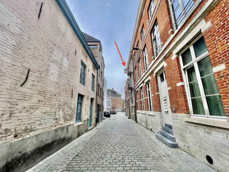 Te koop gemeubeld duplexappartement in historisch centrum met terras