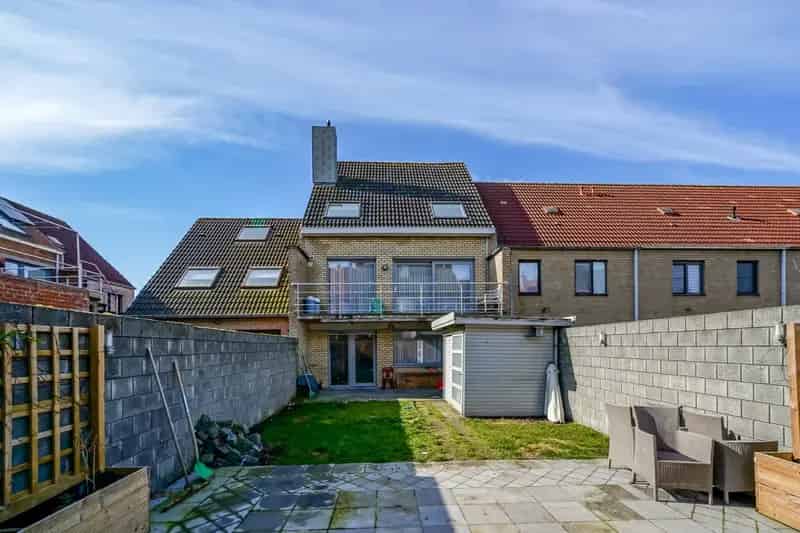 Bel-"etage woning te koop te Bredene - 3 slaapkamers, garage en tuin
