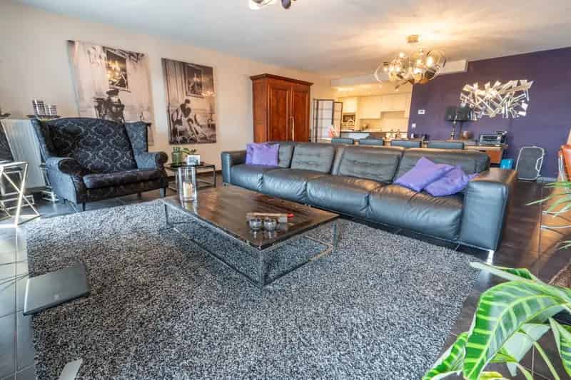 Ruim Appartement 3 Slaapkamers Tuin Te Koop