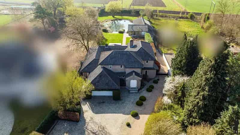 Mediterrane Villa te Koop 3 slaapkamers Grote Tuin Zwemvijver