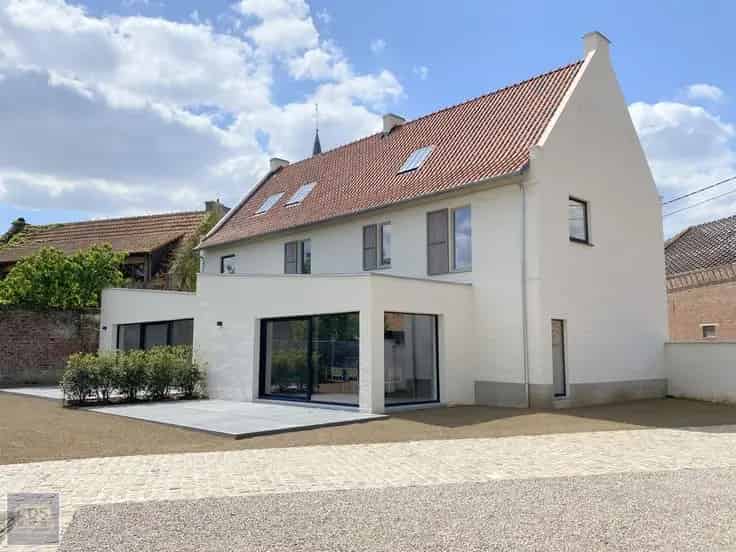 Villa Te Koop Zuurbemde: Energiezuinige Woning met 3 slaapkamers