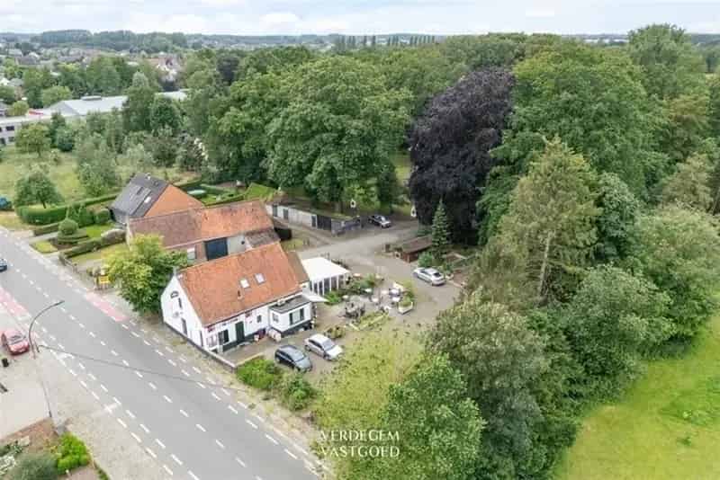 Café De Linde aan de Stoepekapel