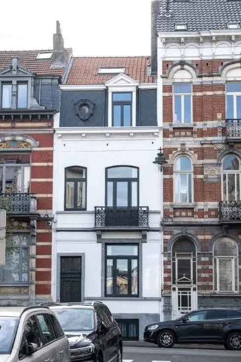 Appartement Te Koop: Gerenoveerde Eengezinswoning 300m²
