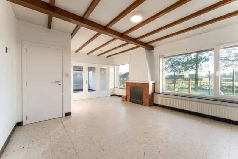 Woning Met Optionele Grote Loods En Studio