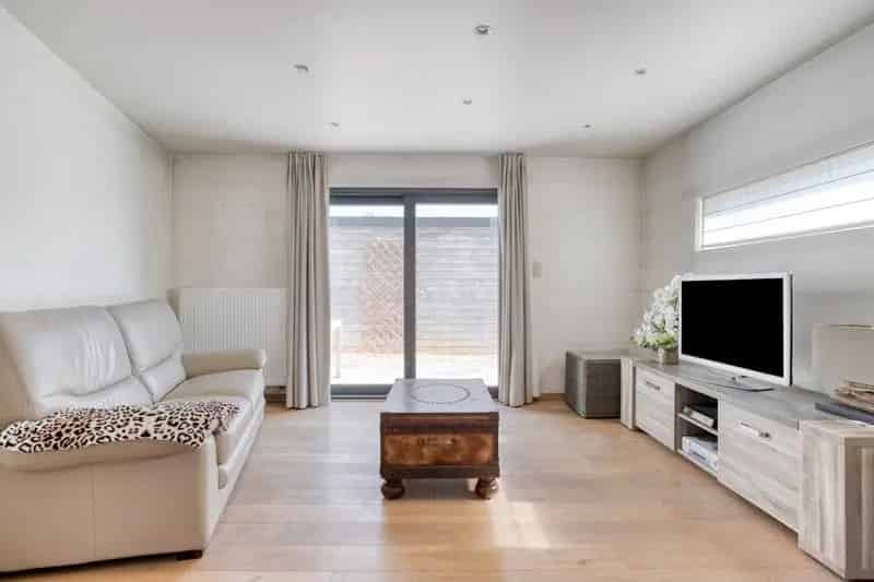🏡  Instapklare gezinswoning TE KOOP met garage en zonnige binnenkoer in KLUISBERGEN!