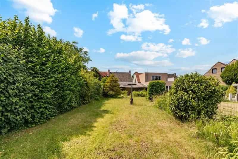Woning met Grote Tuin 654m2