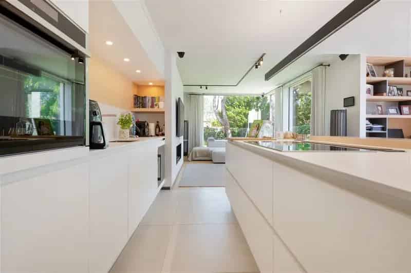 Luxe gelijkvloers appartement met tuin te koop