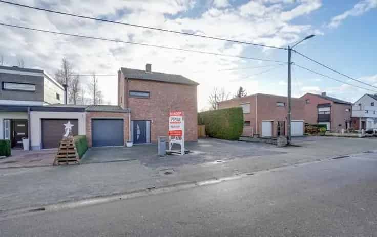 Huis Te Koop Velm: Gerenoveerde woning met 3 slaapkamers en tuin