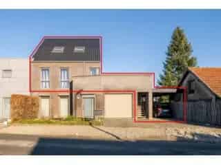 Duplex Appartement te Bree - Energiezuinig met Terras en Carport